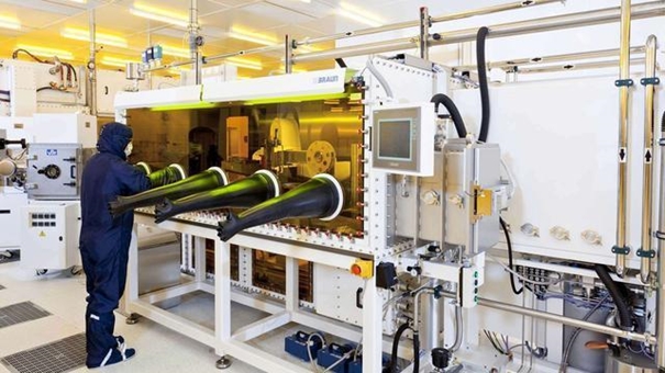 1630294994356794.jpg 舊蒸鍍機進口報關上海代理公司